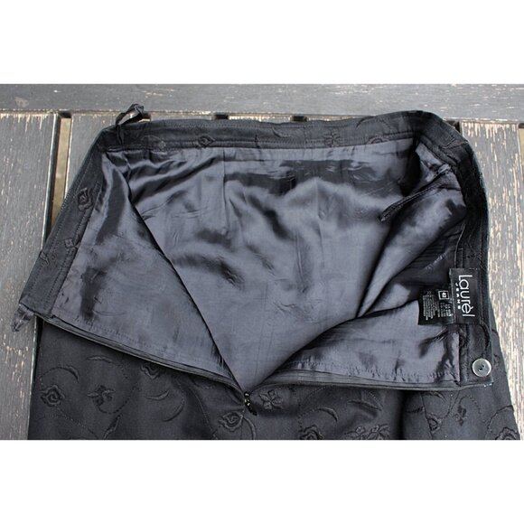 Laurel by Escada - Vintage Y2K Embroidered Straight Skirt in Black, sz 42 or Med - Picture 10 of 10